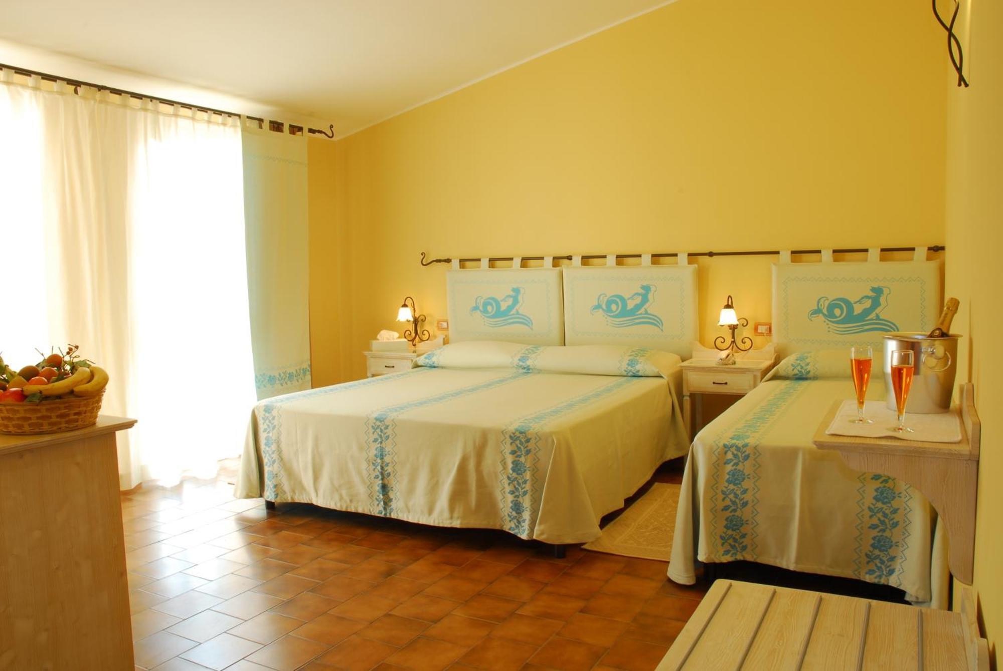 Le Nereidi Hotel & Residence Con Piscina-Tennis-Fitness-Parcheggio Coperto-Sala Conferenze La Maddalena  Phòng bức ảnh