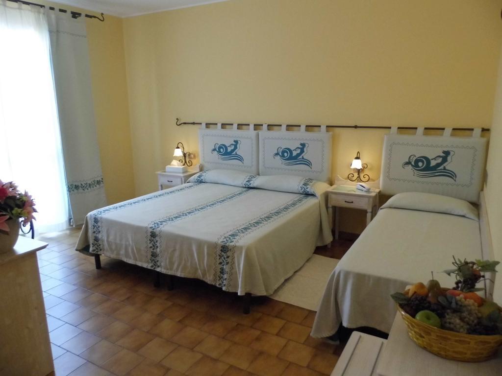 Le Nereidi Hotel & Residence Con Piscina-Tennis-Fitness-Parcheggio Coperto-Sala Conferenze La Maddalena  Ngoại thất bức ảnh
