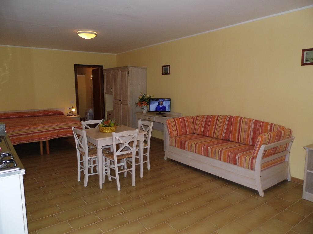Le Nereidi Hotel & Residence Con Piscina-Tennis-Fitness-Parcheggio Coperto-Sala Conferenze La Maddalena  Ngoại thất bức ảnh